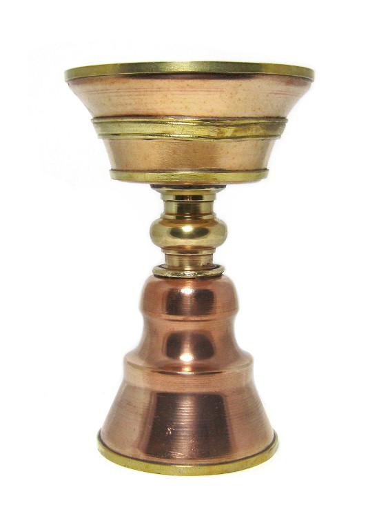 Светильник медный (диаметр 8,8 см, высота 13,5 см). 